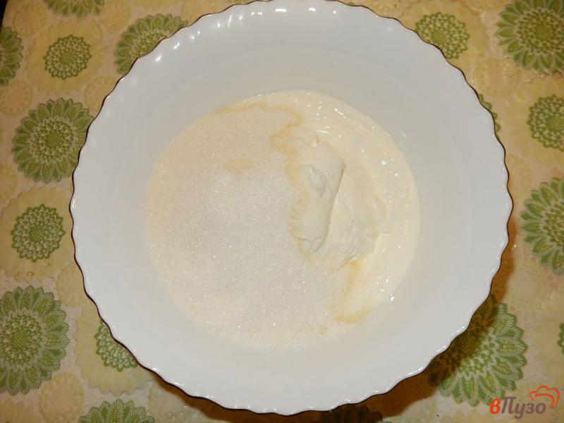 Фото приготовление рецепта: Пирог на сгущенном молоке со сметанным кремом шаг №9