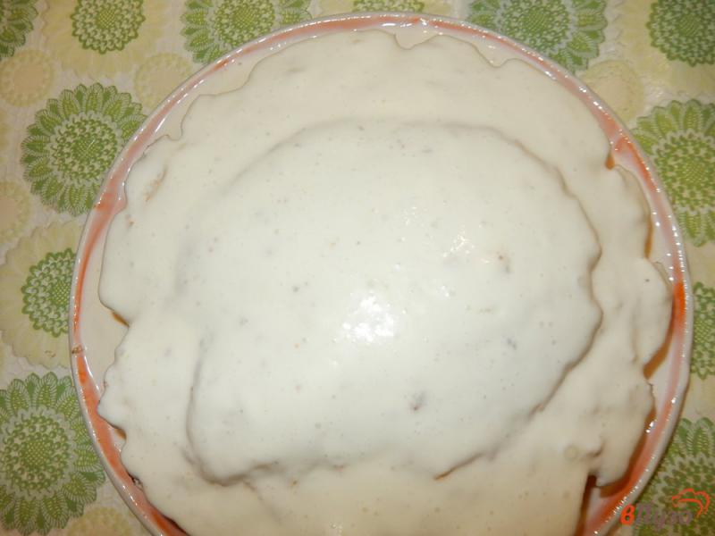 Фото приготовление рецепта: Пирог на сгущенном молоке со сметанным кремом шаг №16