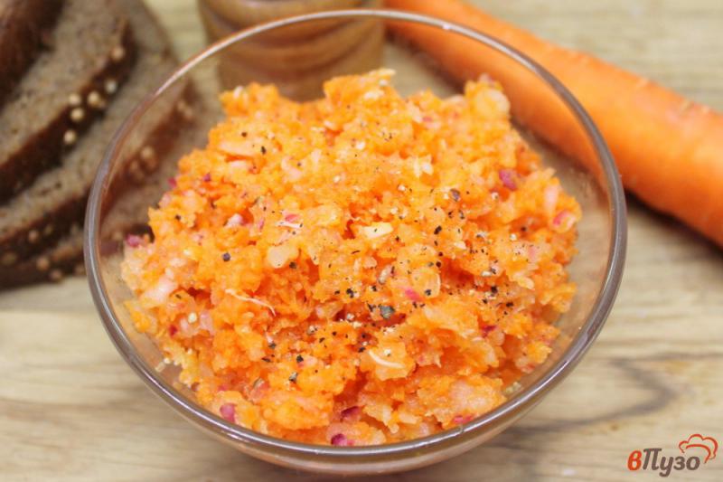 Фото приготовление рецепта: Салат из моркови и редьки, с хреном и пастернаком шаг №5