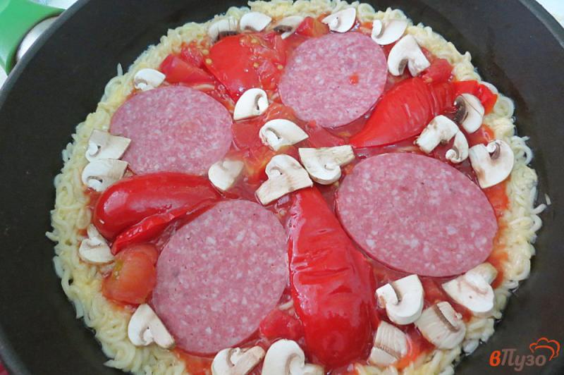 Фото приготовление рецепта: *Пицца* макаронная шаг №7