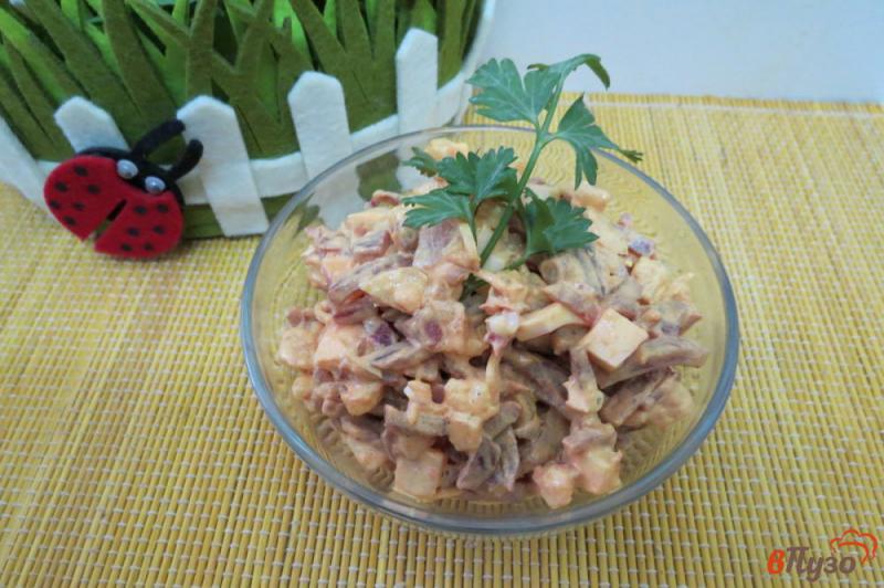 Фото приготовление рецепта: Салат из маринованной свеклы с карри шаг №7