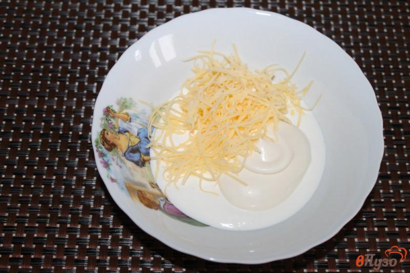 Фото приготовление рецепта: Белый соус с сыром к картофелю шаг №2