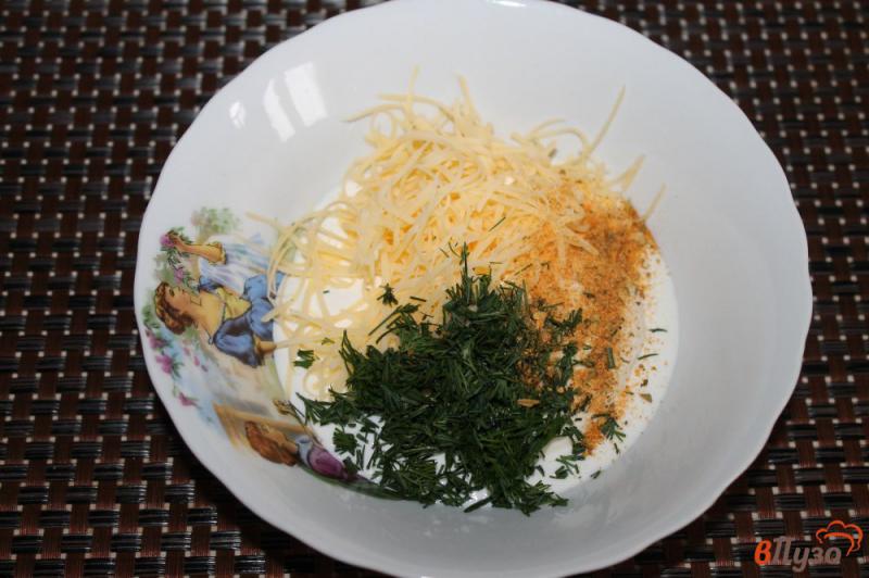 Фото приготовление рецепта: Белый соус с сыром к картофелю шаг №3