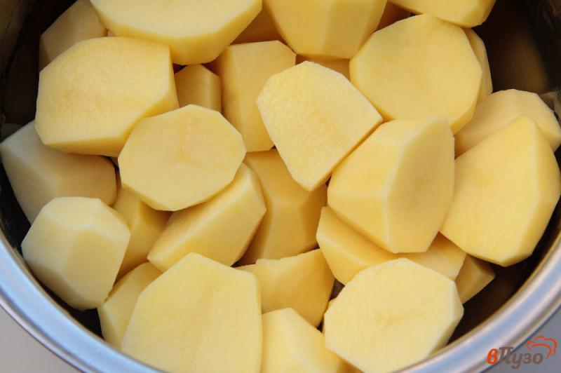 Фото приготовление рецепта: Бедрышки с картофелем в пакете для запекания шаг №4