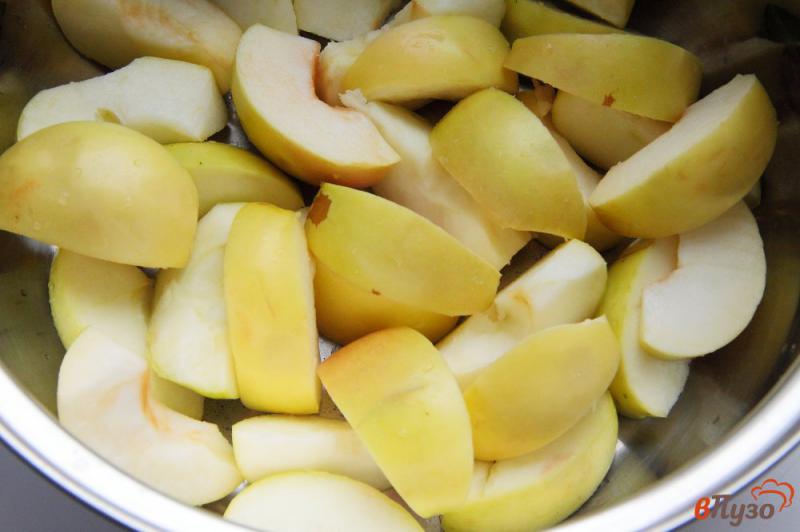 Фото приготовление рецепта: Компот из яблок с апельсином шаг №1