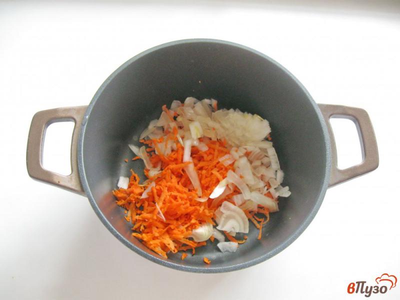 Фото приготовление рецепта: Рис с овощами и сосисками шаг №1