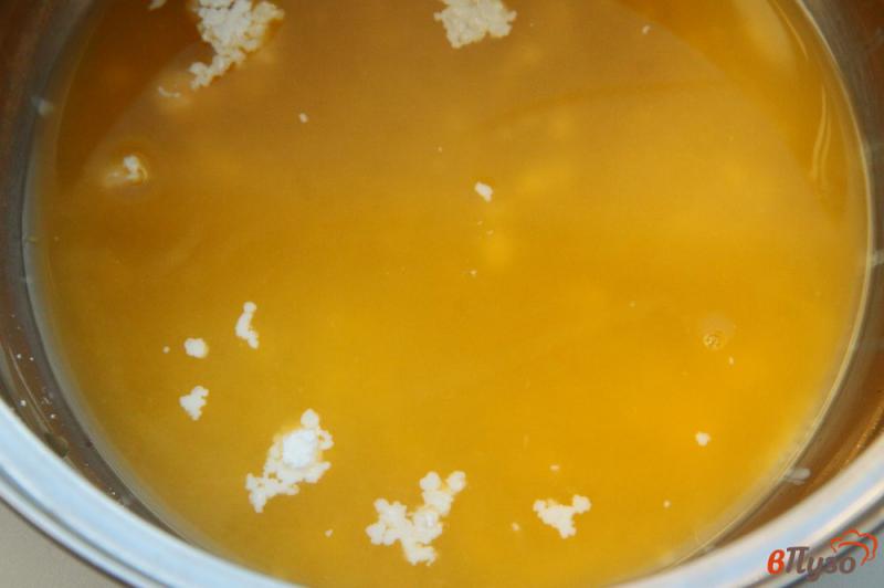 Фото приготовление рецепта: Апельсиновый соус к оладьям, блинчикам или сырникам шаг №2