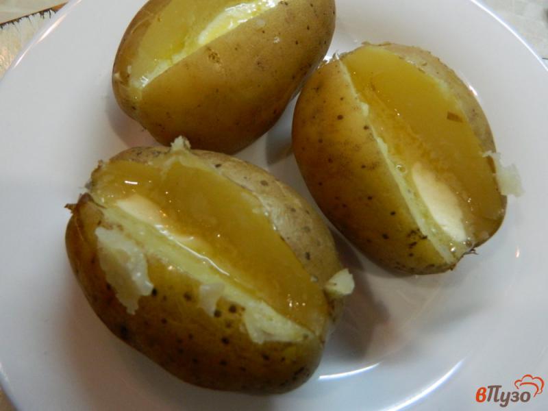 Фото приготовление рецепта: Картофель по-домашнему с сыром шаг №4