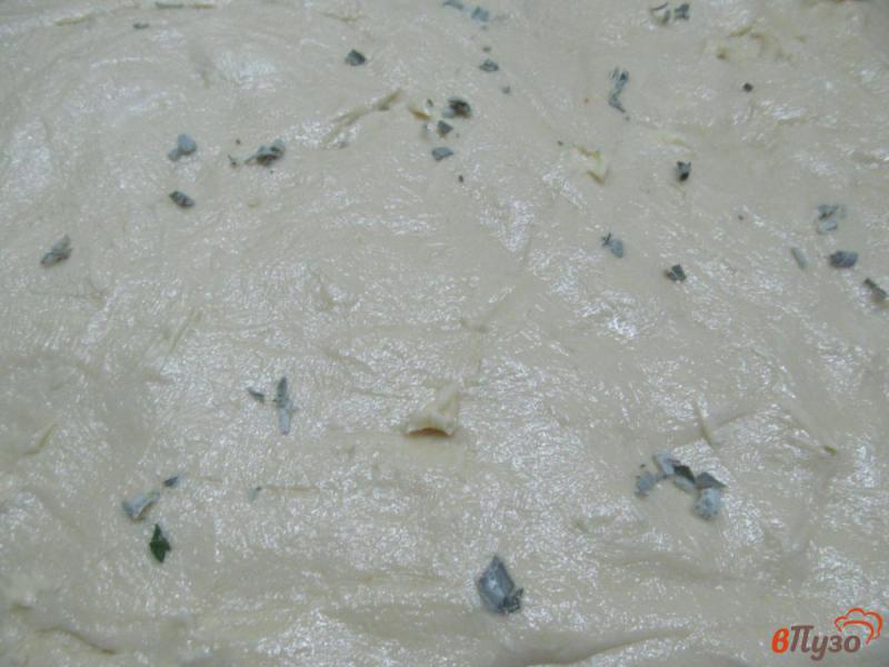 Фото приготовление рецепта: Хлеб с шалфеем и сливочным маслом шаг №7