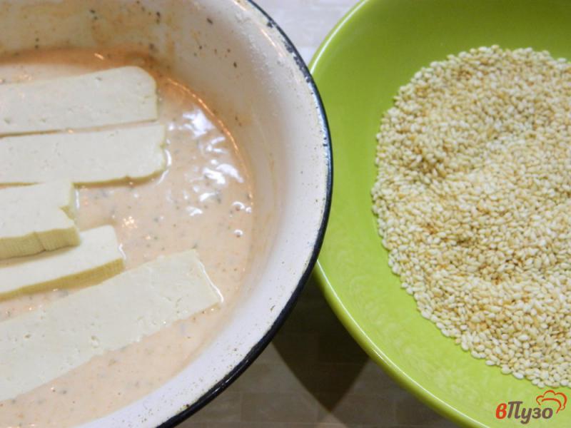 Фото приготовление рецепта: Сыр тофу в кунжуте шаг №2