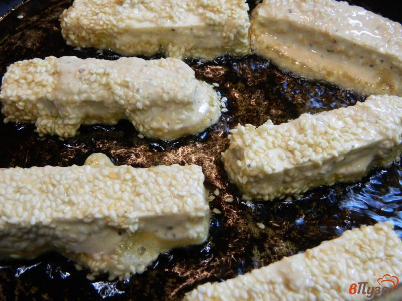 Фото приготовление рецепта: Сыр тофу в кунжуте шаг №3