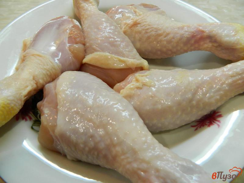 Фото приготовление рецепта: Куриные ножки с травами в сметанном соусе шаг №1