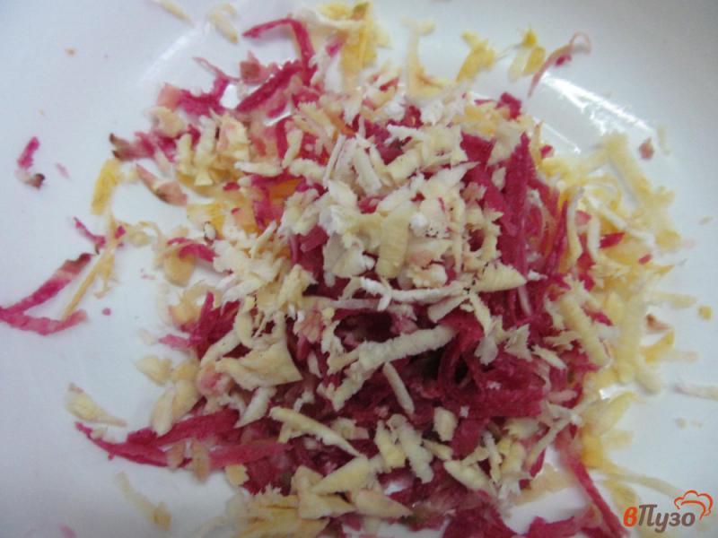 Фото приготовление рецепта: Овощной зимний салат с тыквой редькой и яблоком шаг №3