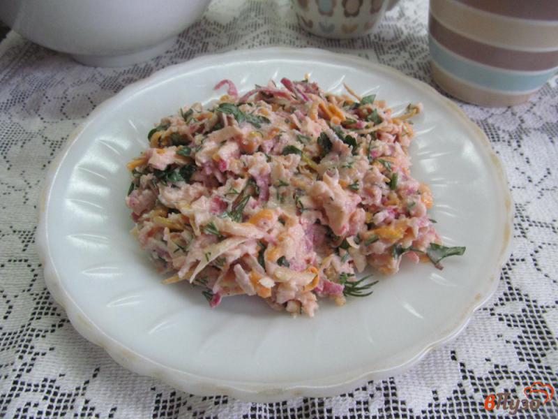 Фото приготовление рецепта: Овощной зимний салат с тыквой редькой и яблоком шаг №8