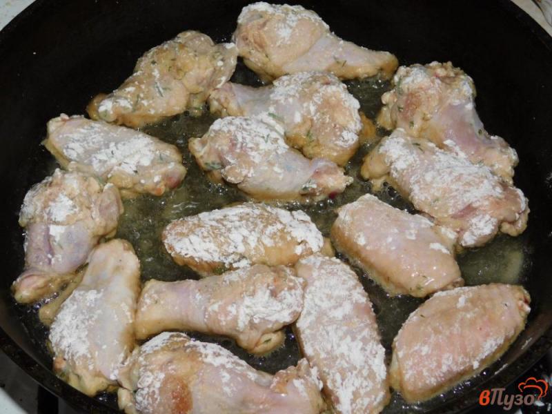 Фото приготовление рецепта: Куриные крылья в соево-горчичном соусе шаг №5