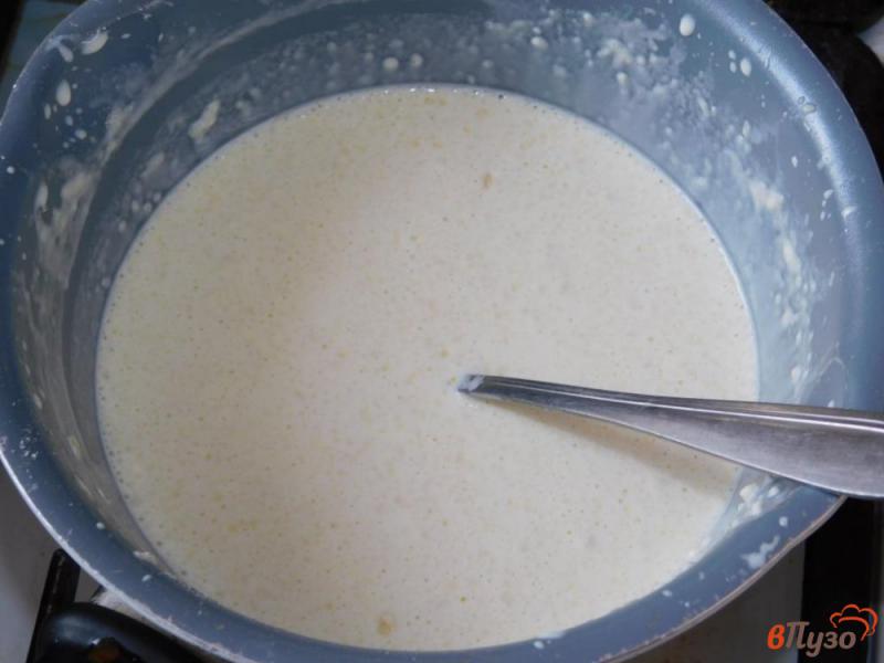 Фото приготовление рецепта: Сливочный суп с курицей и грибами шаг №4