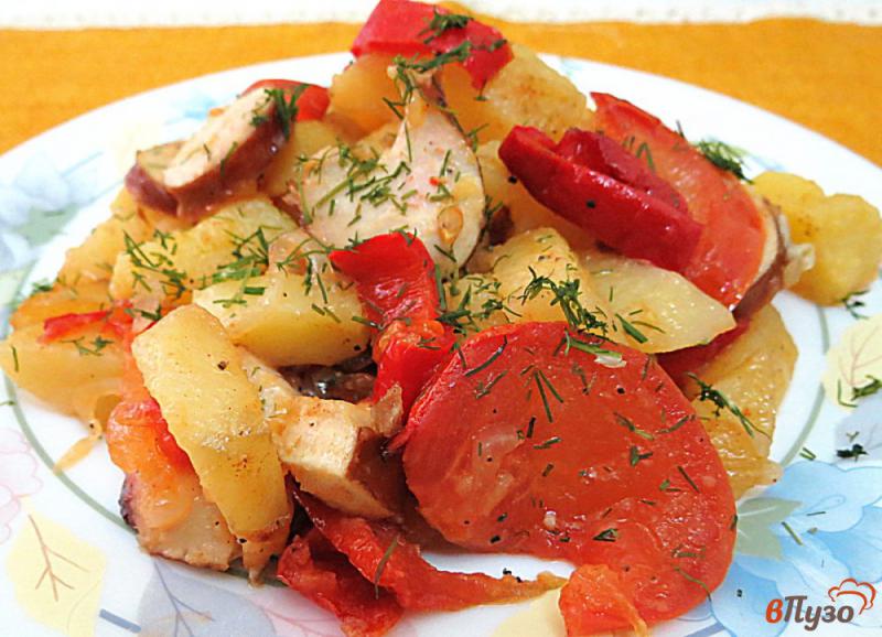 Фото приготовление рецепта: Картофель запеченный с сосисками в духовке. шаг №11