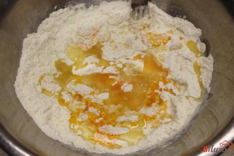 Фото приготовление рецепта: Идеальное тесто для пельменей на желтках шаг №3