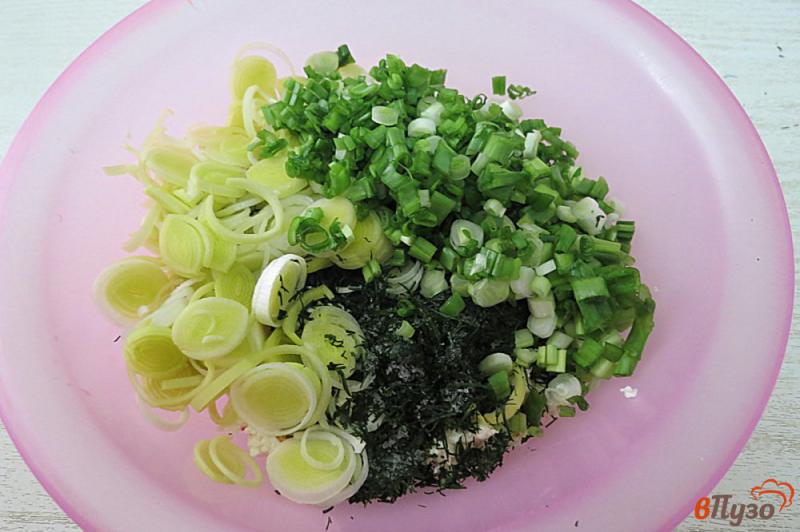 Фото приготовление рецепта: Салат с брынзой и огурцом шаг №3