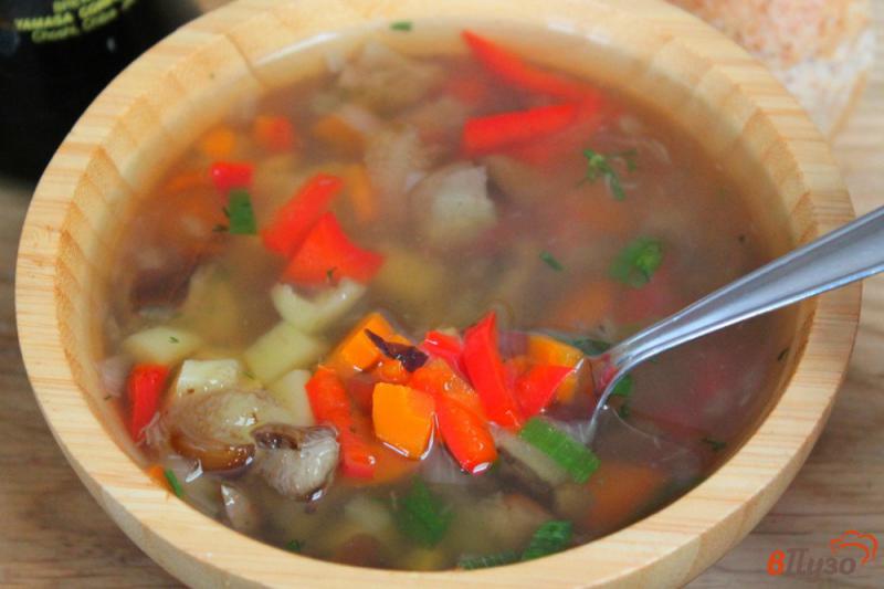 Фото приготовление рецепта: Грибной суп с кукурузой и перцем шаг №7