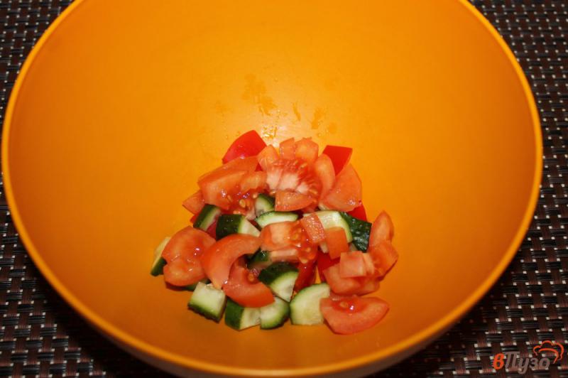 Фото приготовление рецепта: Салат из пекинской капусты с болгарским перцем и помидорами шаг №1