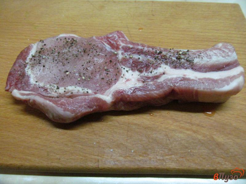 Фото приготовление рецепта: Свиной стейк с соусом из черной смородины шаг №1