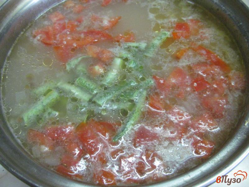 Фото приготовление рецепта: Суп «садовника» с фасолью горошком и помидором шаг №5