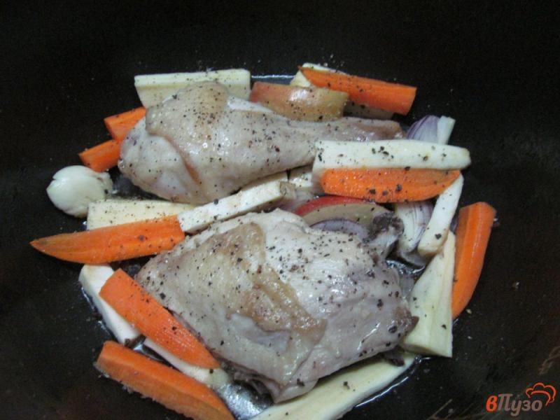 Фото приготовление рецепта: Тушеная курица с овощами в мультиварке шаг №3