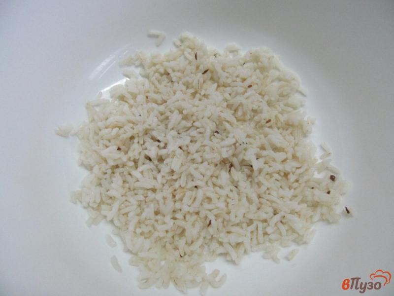 Фото приготовление рецепта: Салат из риса с горбушей шаг №1