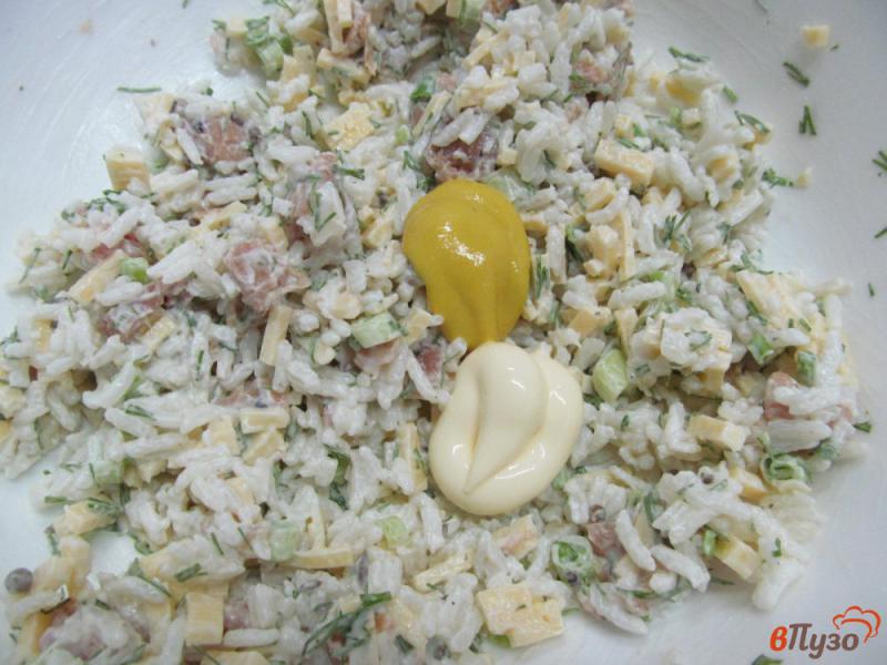 Фото приготовление рецепта: Салат из риса с горбушей шаг №5