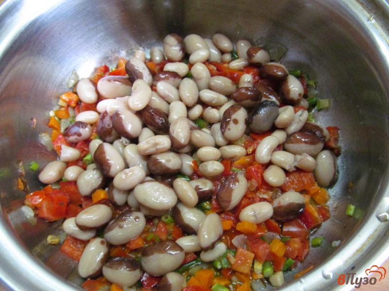Фото приготовление рецепта: Болгарский суп с фасолью шаг №4