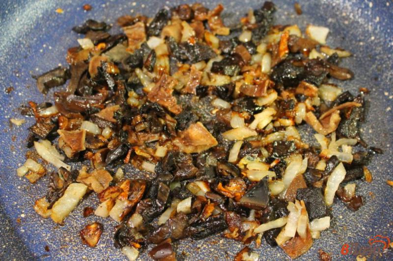 Фото приготовление рецепта: Свекольный салат с грибами и чесноком шаг №1