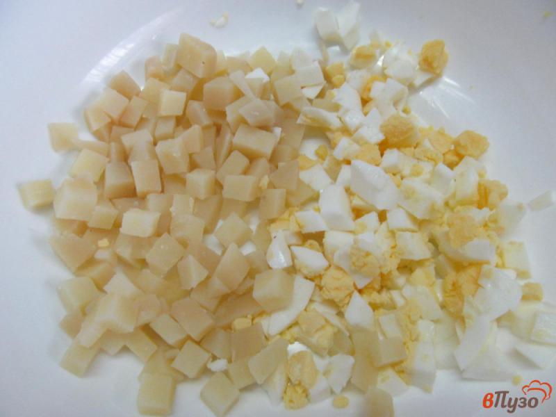 Фото приготовление рецепта: Салат «минутка» из картофеля с огурцом и оливками шаг №1