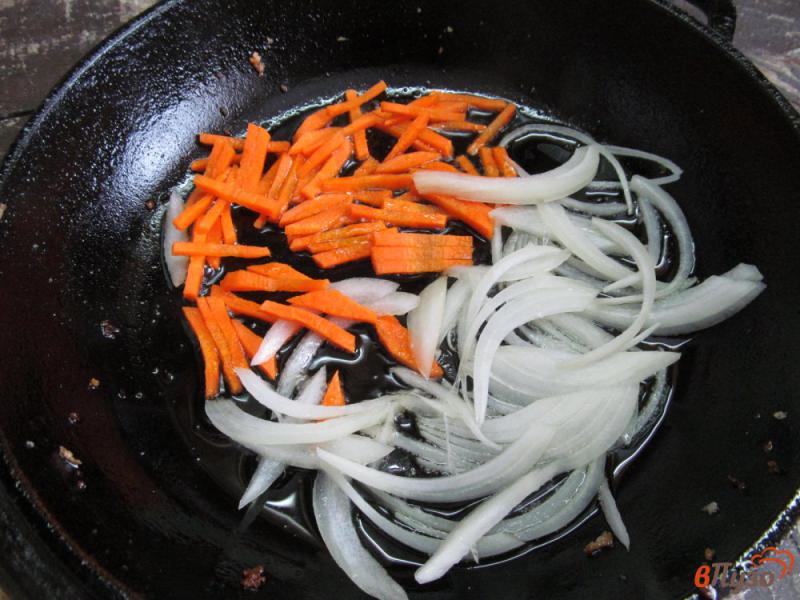 Фото приготовление рецепта: Салат «Бюджетный» из овощей с курицей шаг №2
