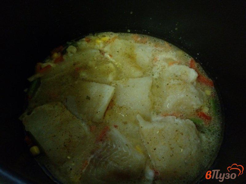 Фото приготовление рецепта: Экспресс-ужин из минтая и риса с овощами в мультиварке с давлением шаг №4