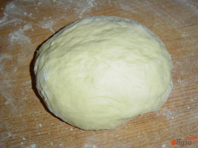 Фото приготовление рецепта: Дрожжевой пирог с мясом «Цветок» шаг №1