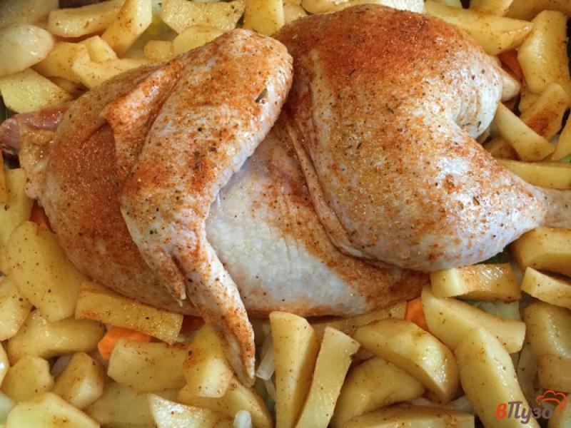 Фото приготовление рецепта: Цыпленок, запеченный с овощами шаг №9