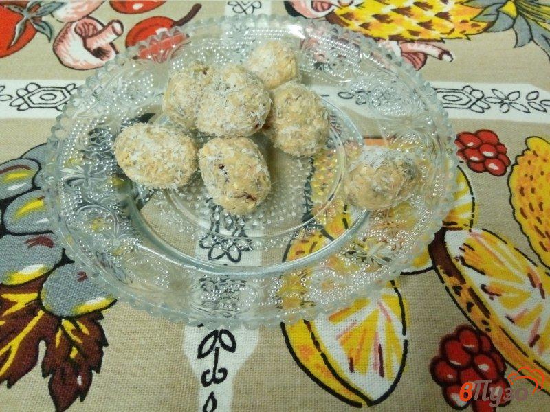 Фото приготовление рецепта: Домашние конфеты с сухофруктами и грецким орехом шаг №6