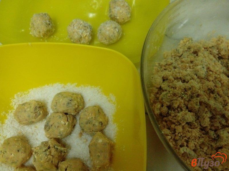 Фото приготовление рецепта: Домашние конфеты с сухофруктами и грецким орехом шаг №5