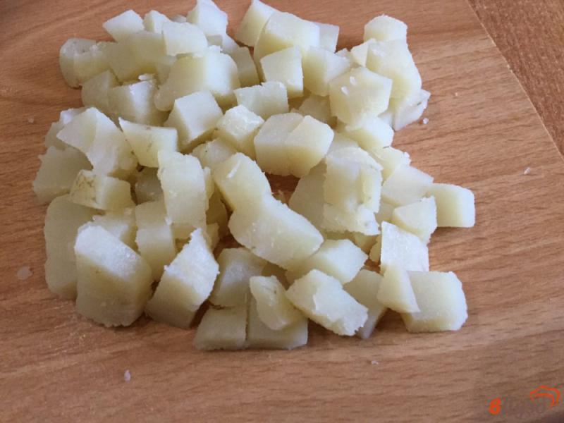 Фото приготовление рецепта: Салат из стручковой фасоли, картофеля и яиц шаг №1