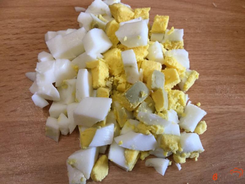 Фото приготовление рецепта: Салат из стручковой фасоли, картофеля и яиц шаг №2