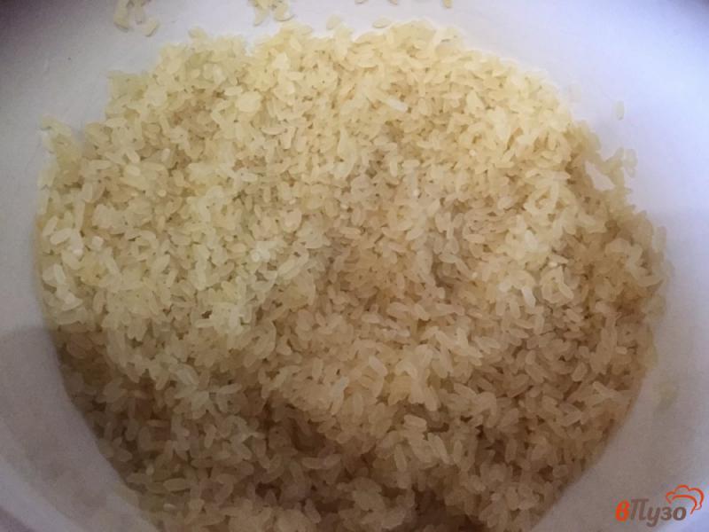 Фото приготовление рецепта: Рис с сосисками в мультиварке шаг №3