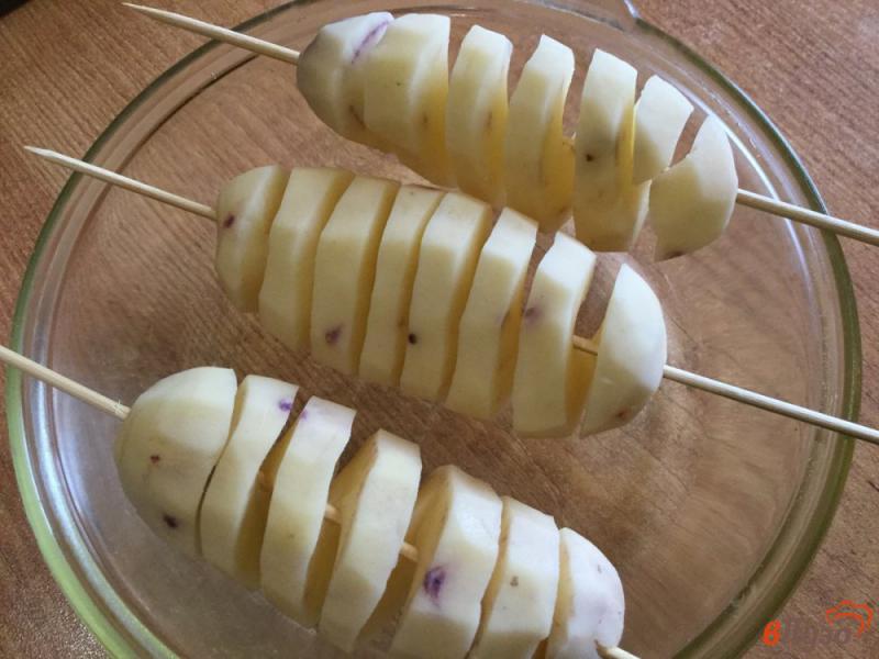 Фото приготовление рецепта: Картошка-спиралька запеченная шаг №4