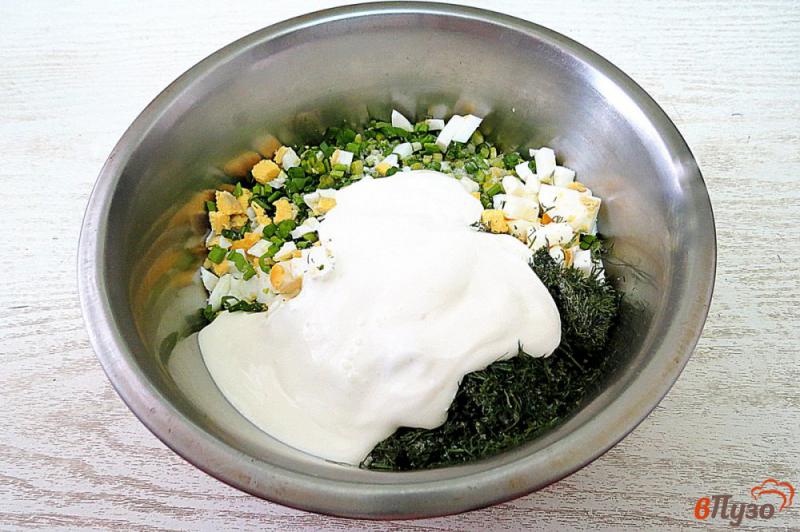 Фото приготовление рецепта: Салат из черемши и яиц шаг №6