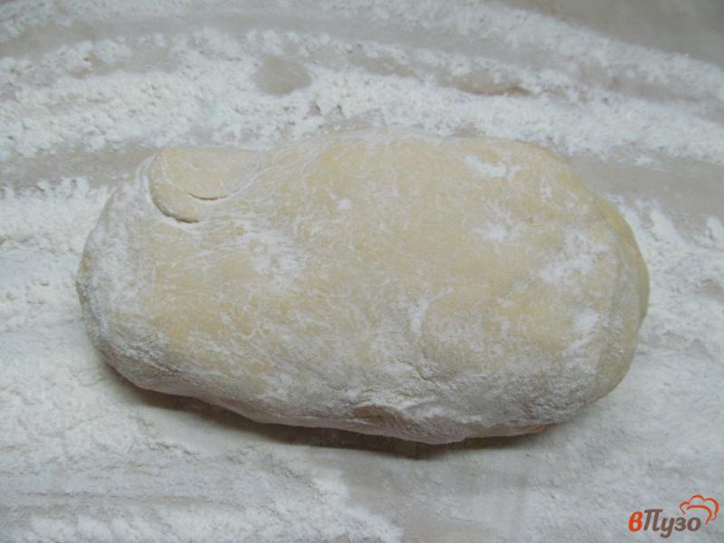 Фото приготовление рецепта: Пирожки на кефире с капустой шаг №4
