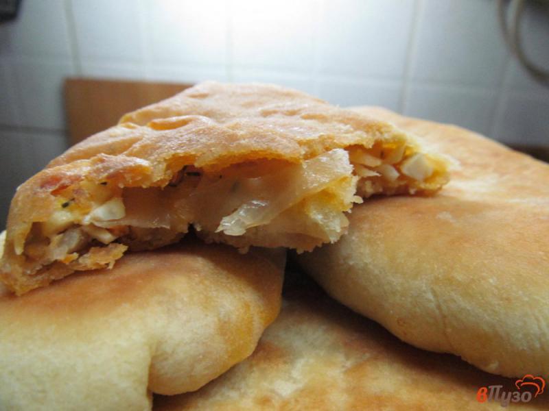 Фото приготовление рецепта: Пирожки на кефире с капустой шаг №8