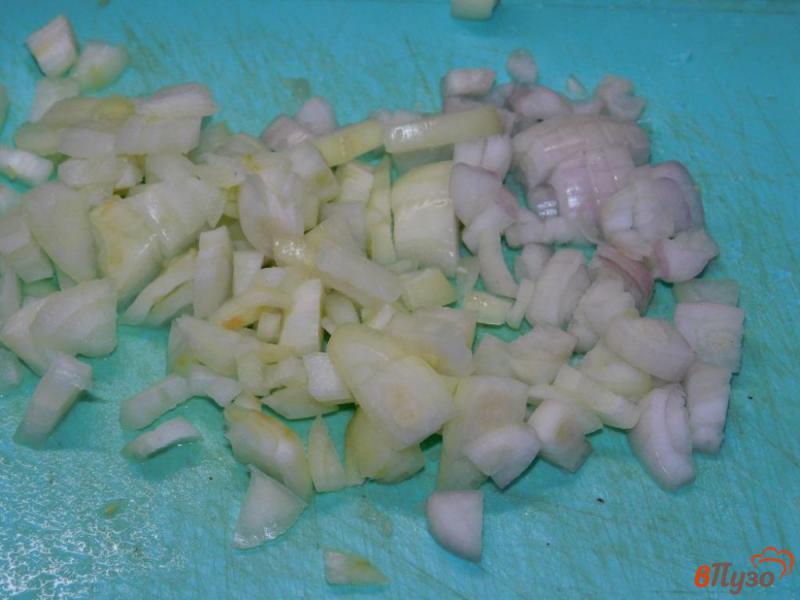 Фото приготовление рецепта: Курица с креветками в сливочном соусе шаг №2