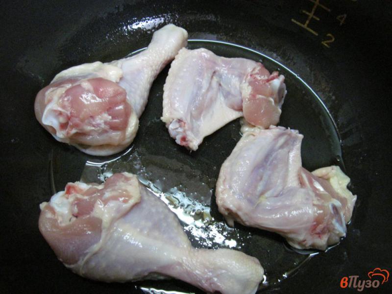 Фото приготовление рецепта: Жареная курица с картофелем в мультиварке шаг №1