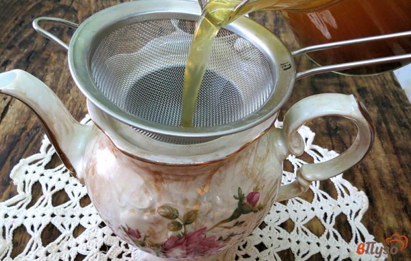 Фото приготовление рецепта: Зелёный чай с корицей и имбирём шаг №7
