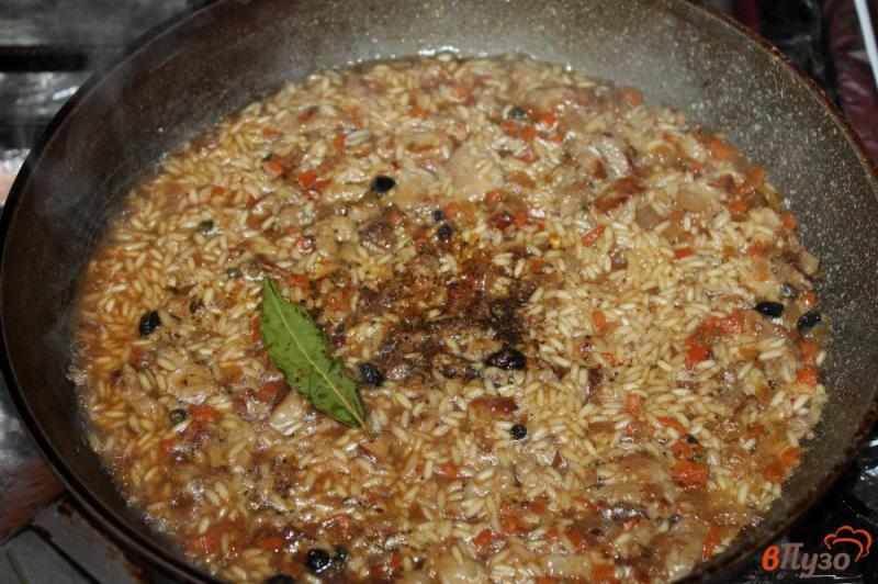 Фото приготовление рецепта: Рис на сковороде со свининой шаг №6
